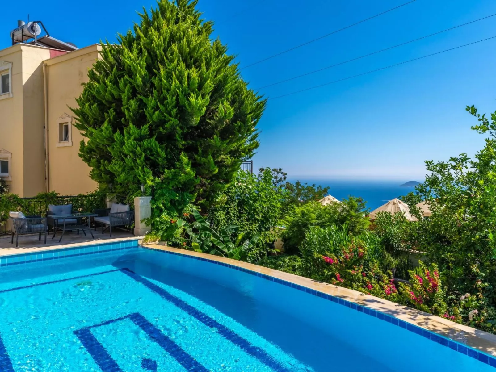 Steinhaus Villa direkt im Zentrum von Kalkan-Buiten