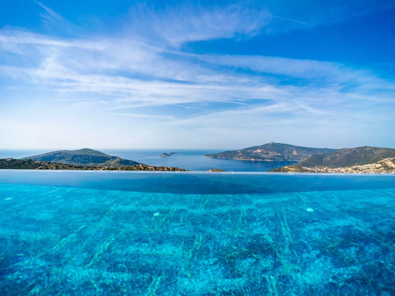 Moderne Luxusvilla mit Meerblick-Image-tags.info