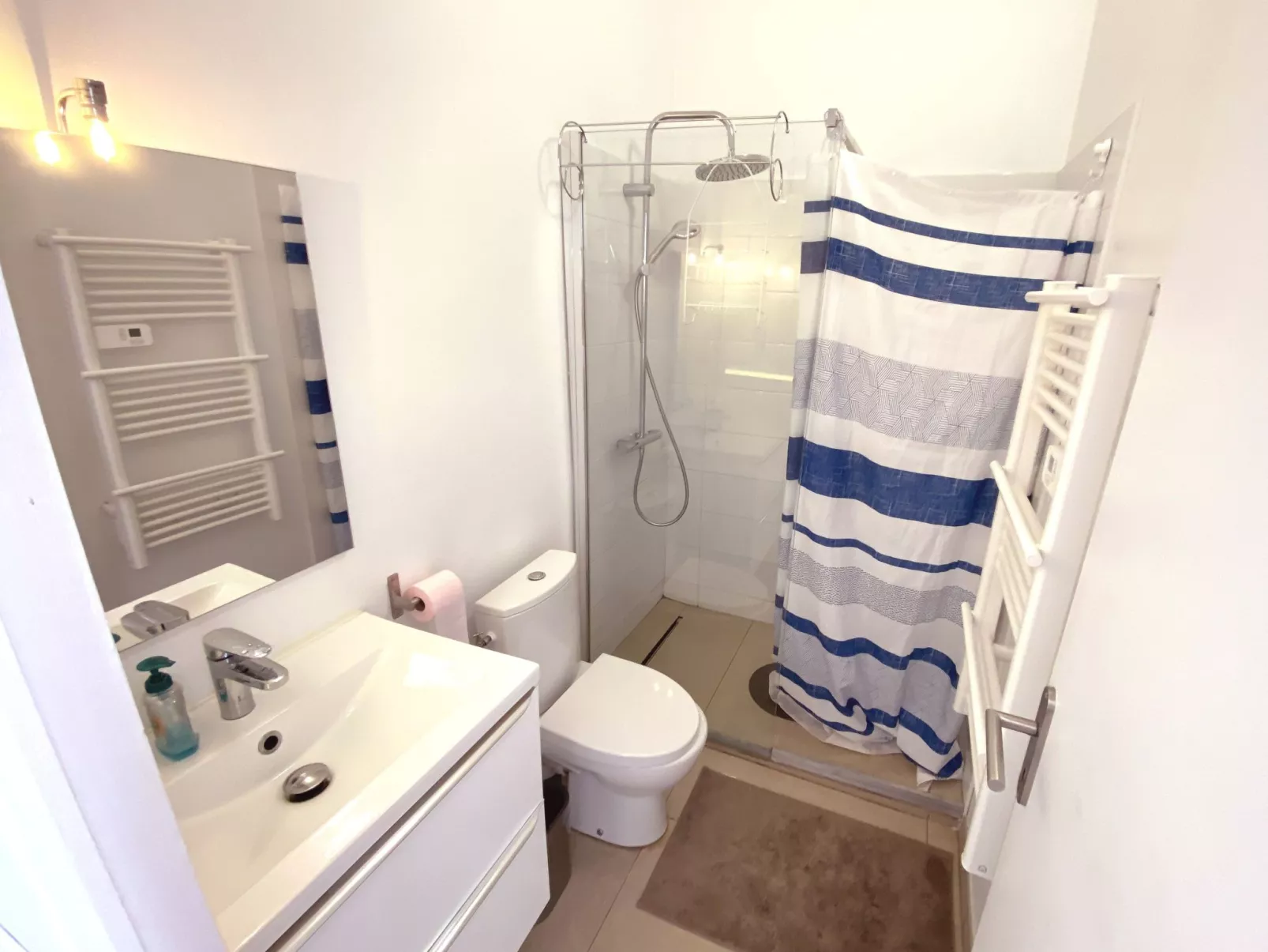 Geräumige und elegante Villa mit großem Garten, Swimmingpool und 3 Schlafzimmer-Binnen