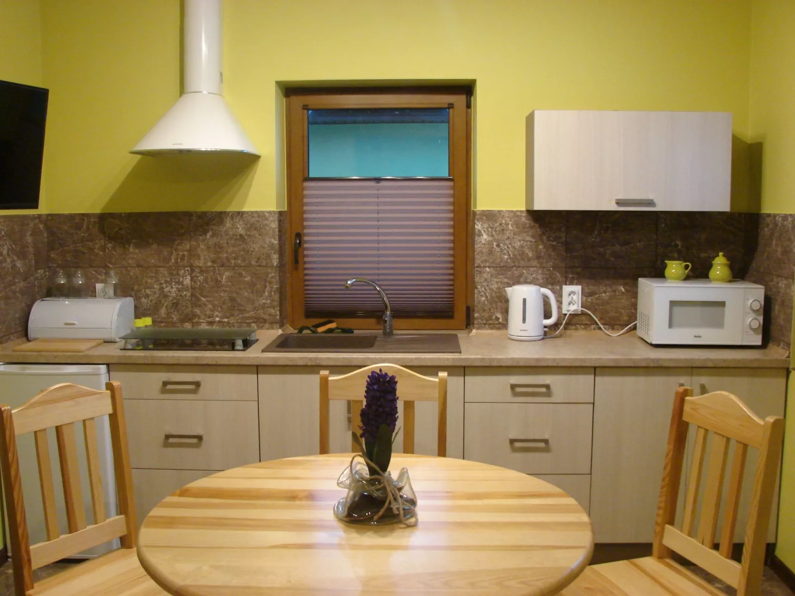 Green Corner Cottage 1-Binnen