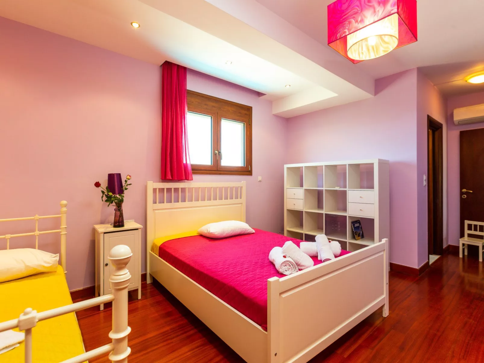 Familienvilla mit privatem Pool, Tischtennisplatte und Fußballtisch-Image-tags.info