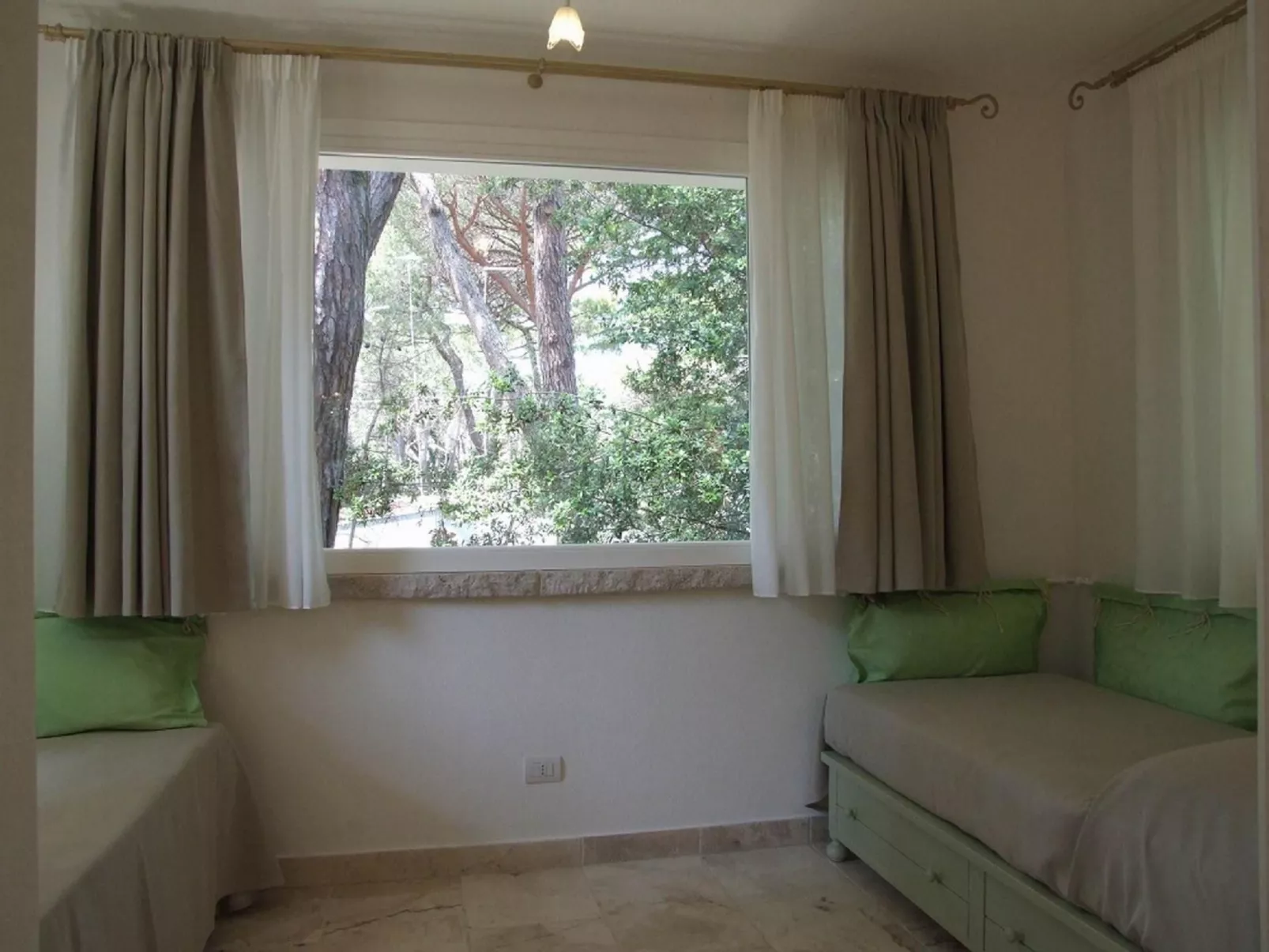 Iris' Wohnung mit Terrasse-Binnen