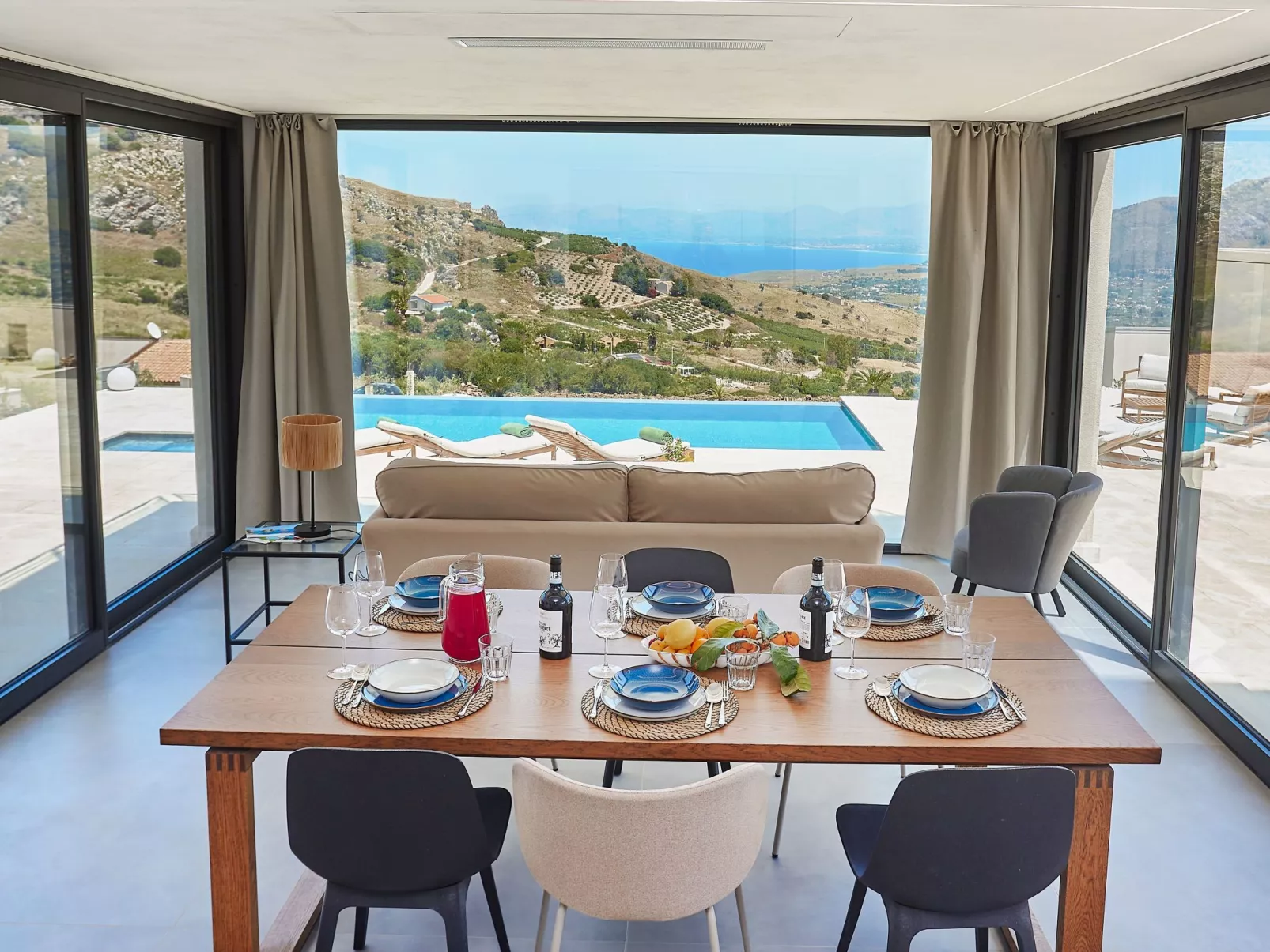 'Villa Muntaja' mit privatem Pool-Binnen