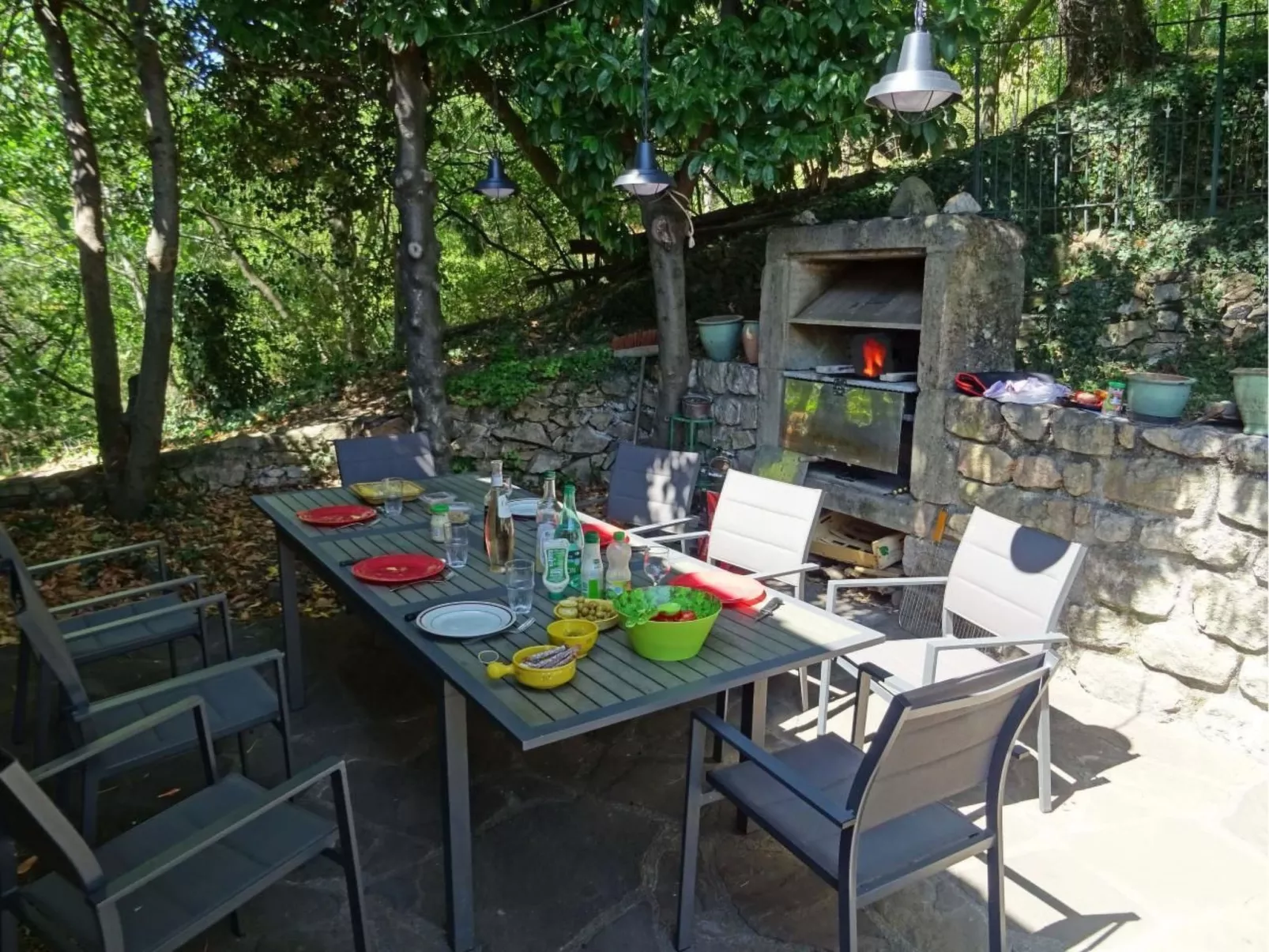 Klimatisiertes Ferienhaus mit Pool-Buiten