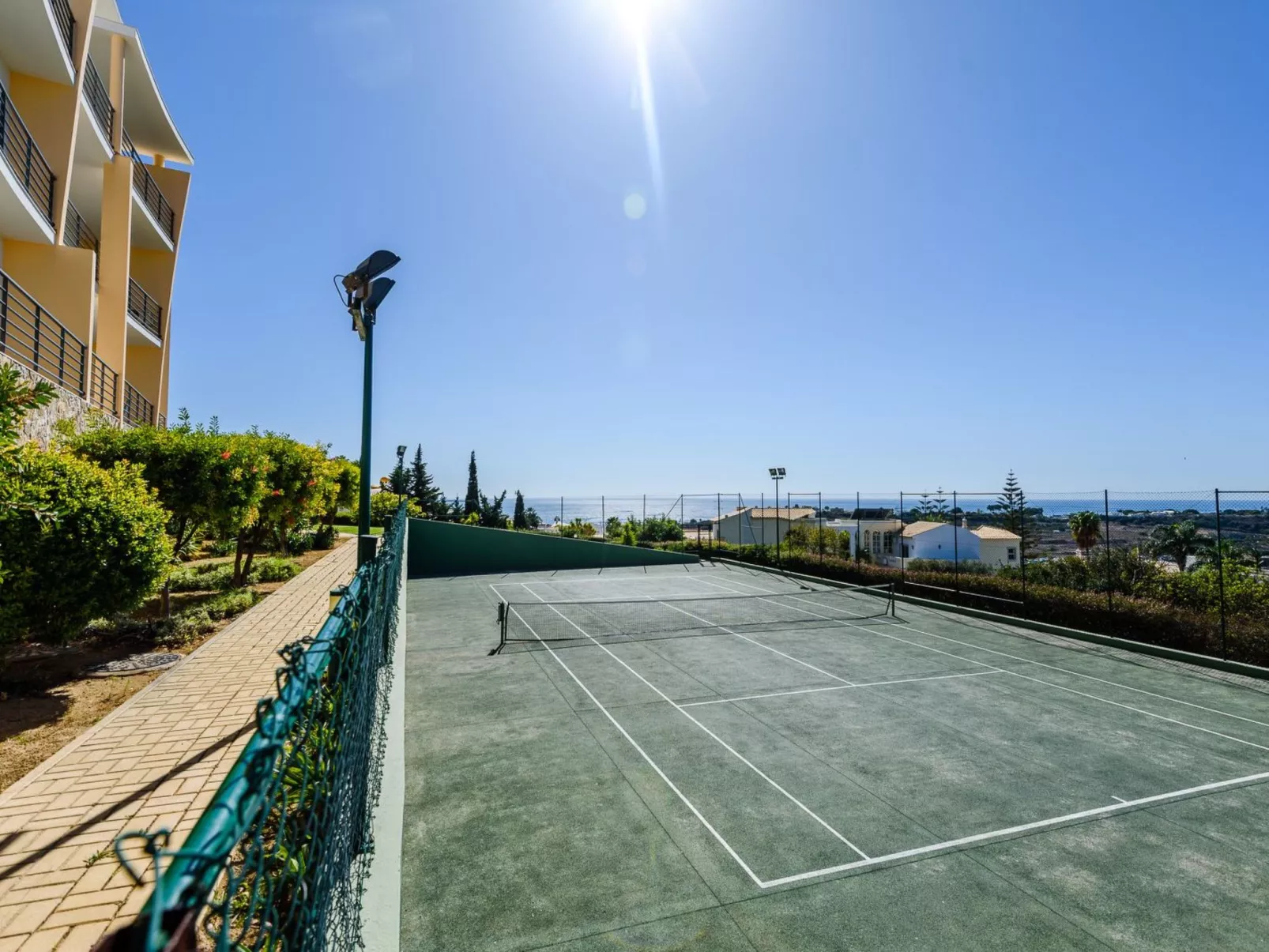 BnB Homes Wohnung mit Terrasse und Schwimmbad-Image-tags.info