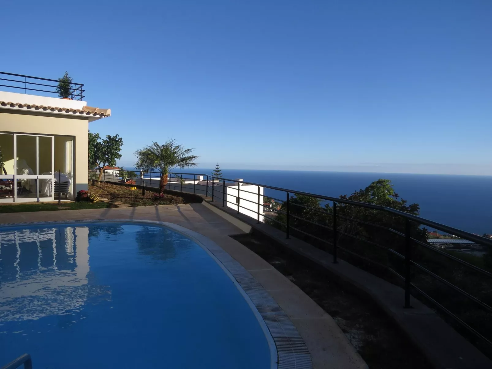 Luxuriöses Escape Village Calheta mit beheiztem Pool-Buiten