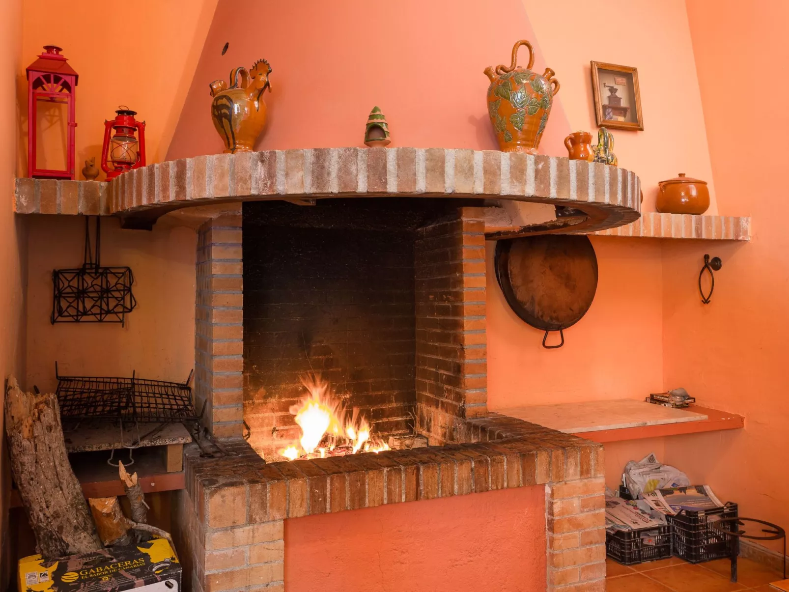 Großes Haus mit Schwimmbad und Barbecue-Binnen