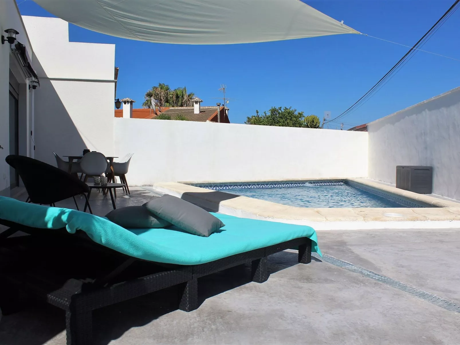 "Arenas house" mit Pool-Binnen