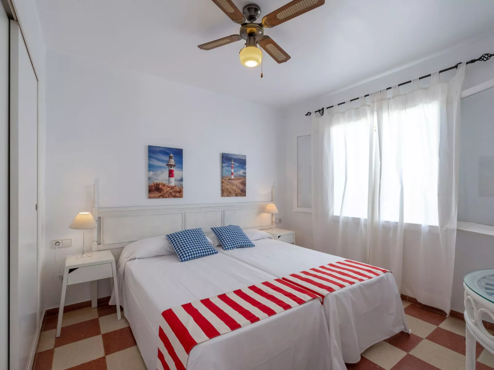 Moderne, frische Familienvilla Allondra-Binnen