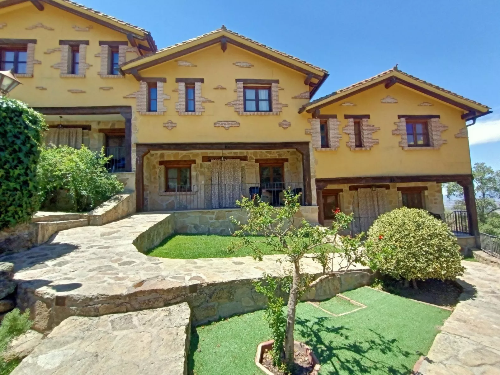 Natürlicher Urlaub in einem Ferienhaus mit Garten und Terrasse