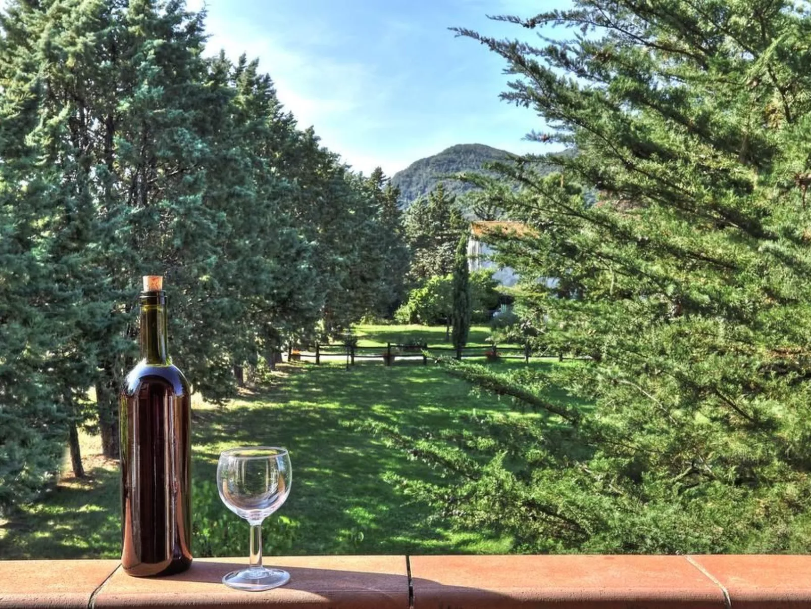 In Pomarance mit Großem gemeinsamem Pool-Buiten