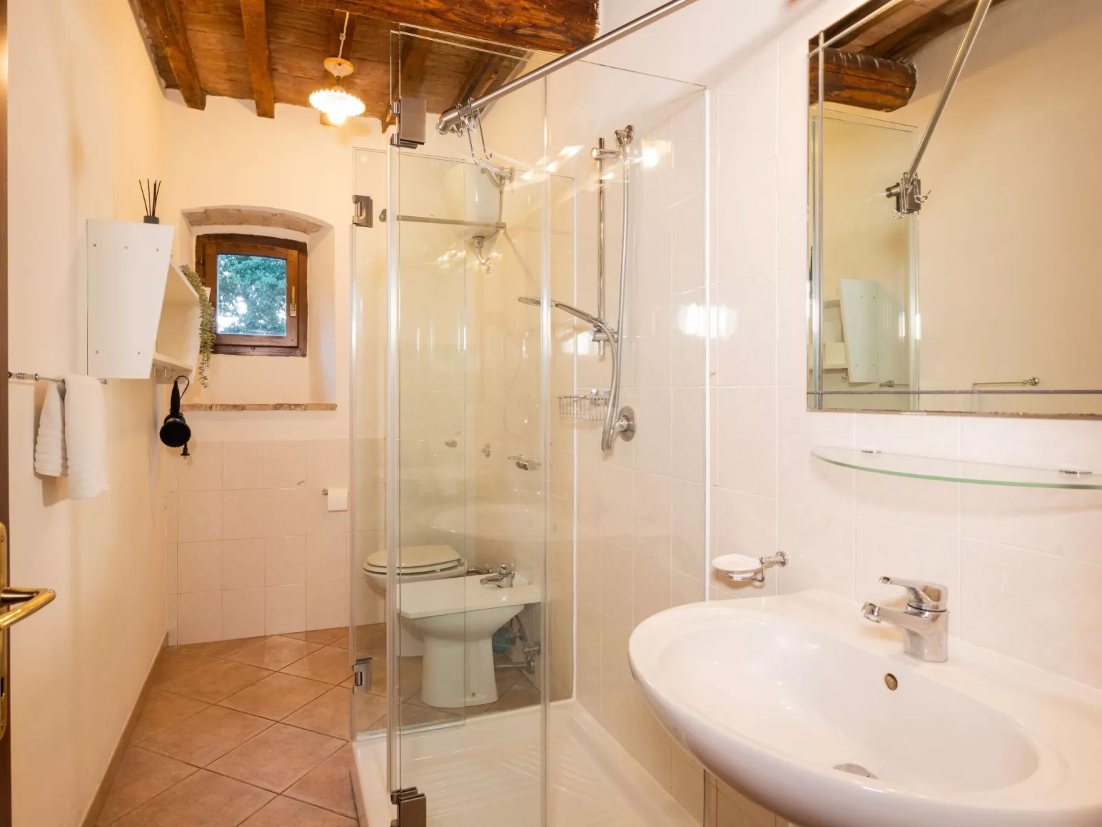 Landgut mit eigenem Parkplatz-Binnen