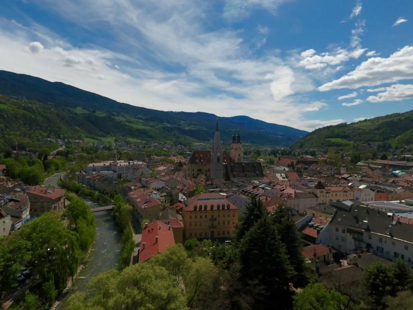 Apartment mit Balkon-Buiten