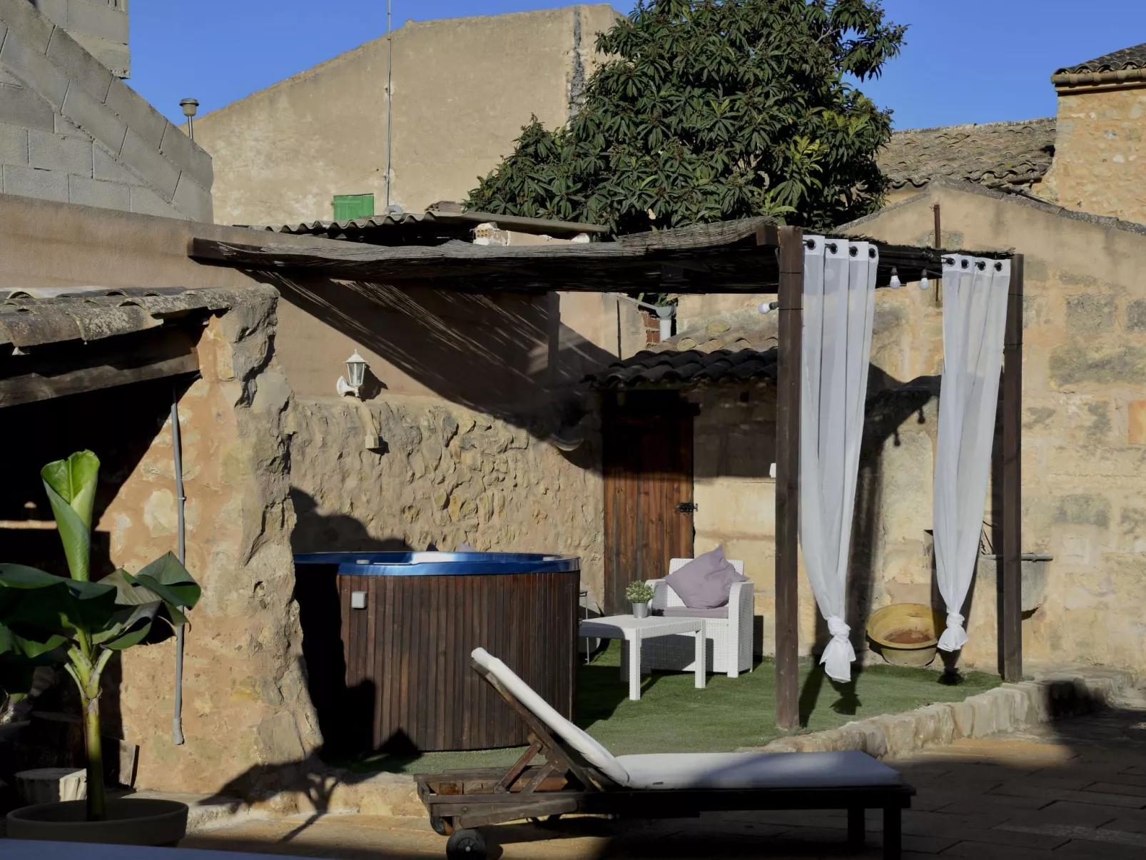 Jedes Ferienhaus mit Garten und Schwimmbad-Buiten