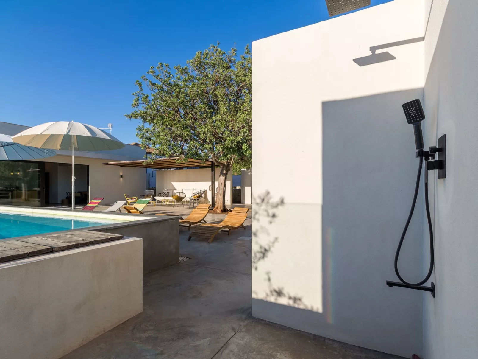 Demetra, moderne Villa mit Pool und Meerblick-Image-tags.info