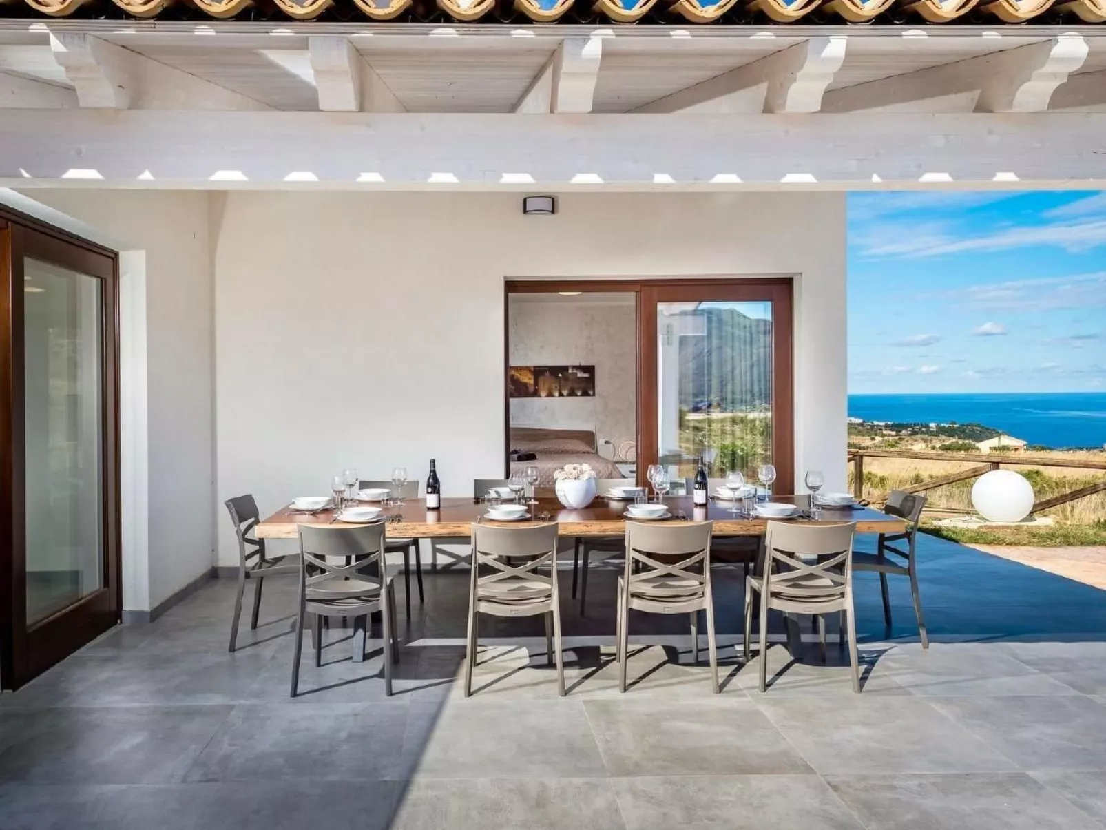 Villa "Rocchi Livreri" mit Blick auf das Wasser-Image-tags.info