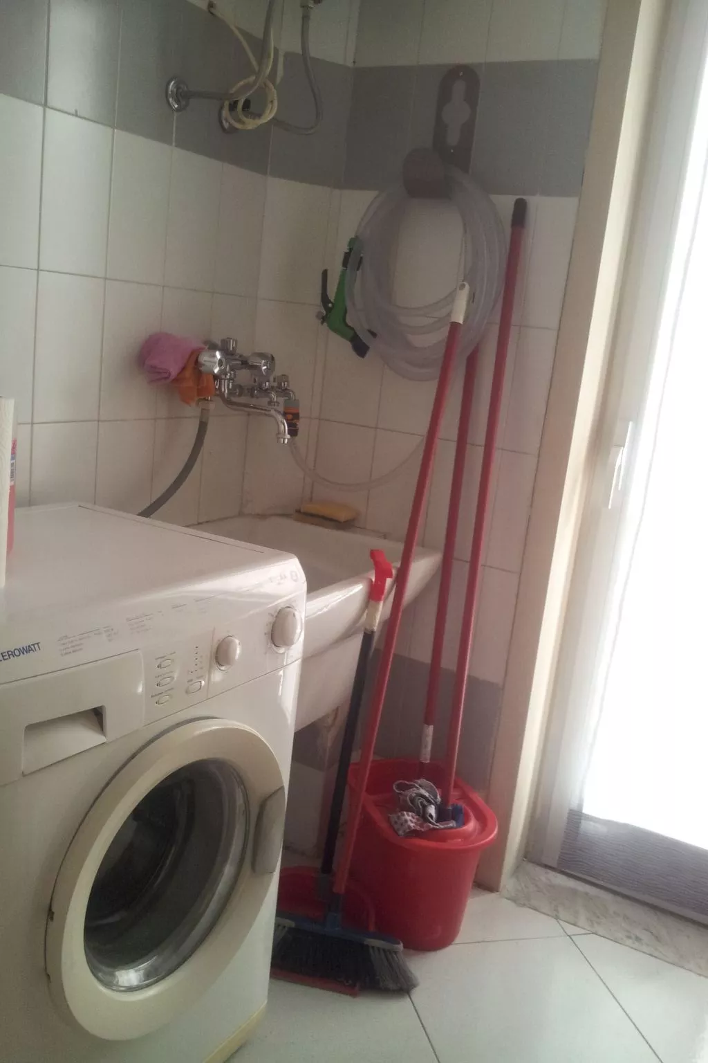 Gemütliche Wohnung in Borgo-Sanzio mit Privatparkplatz-Binnen