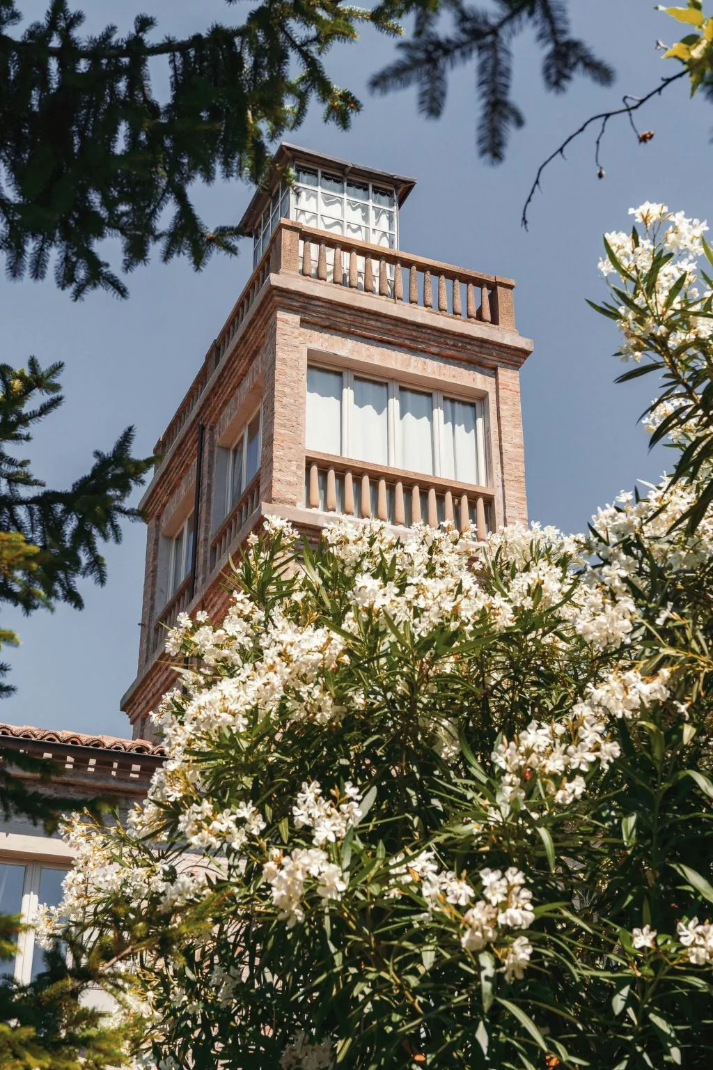 Wohnung in einem Turm mit Aussicht-Image-tags.info