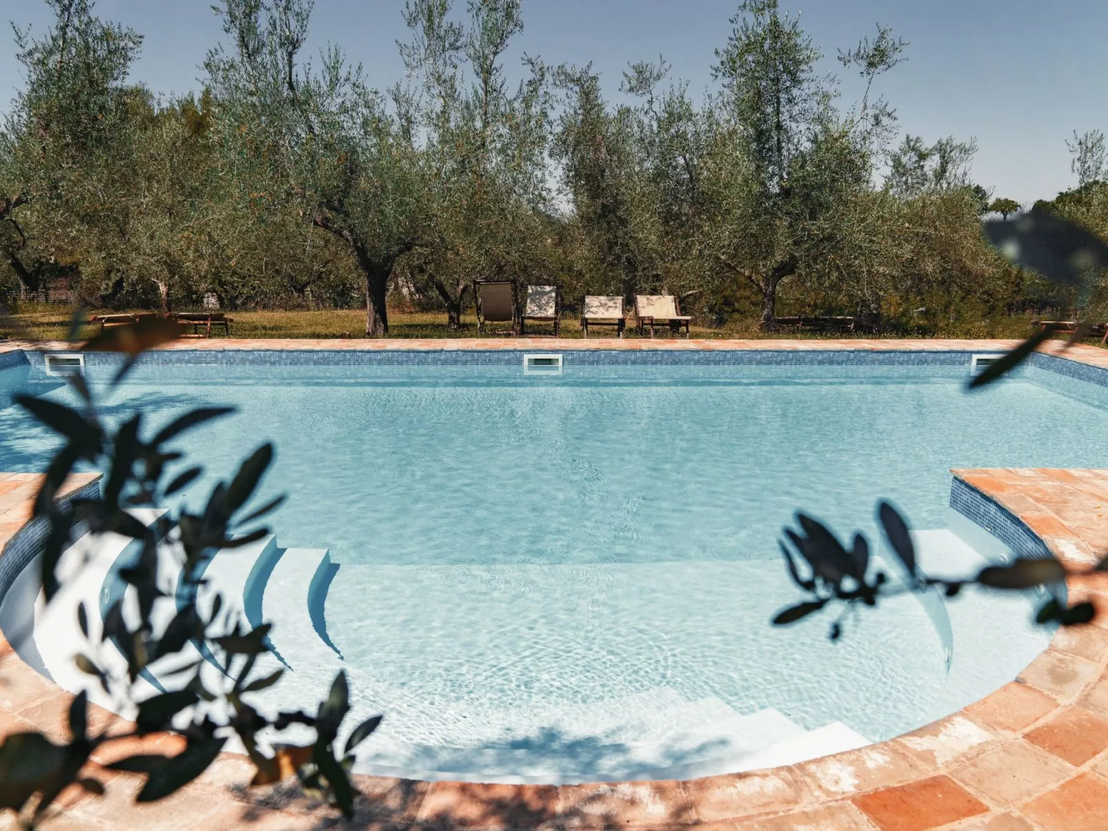 Studio-Apartment mit Garten, Grill, Pool und Aussicht-Buiten