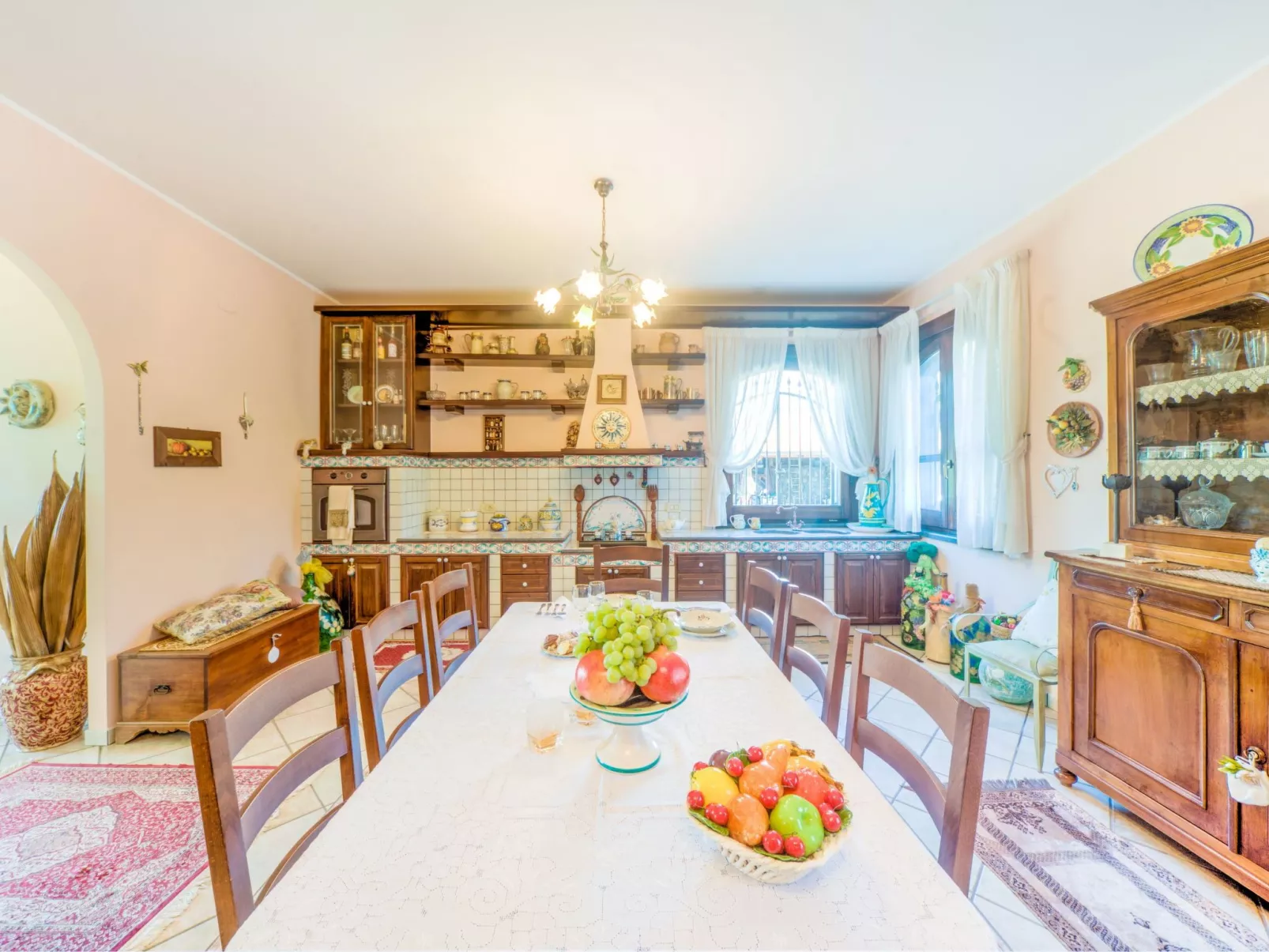 Für 10 Personen in Fiuefreddo di Sicilia, Sizilien (Ostküste von Sizilien)-Image-tags.info