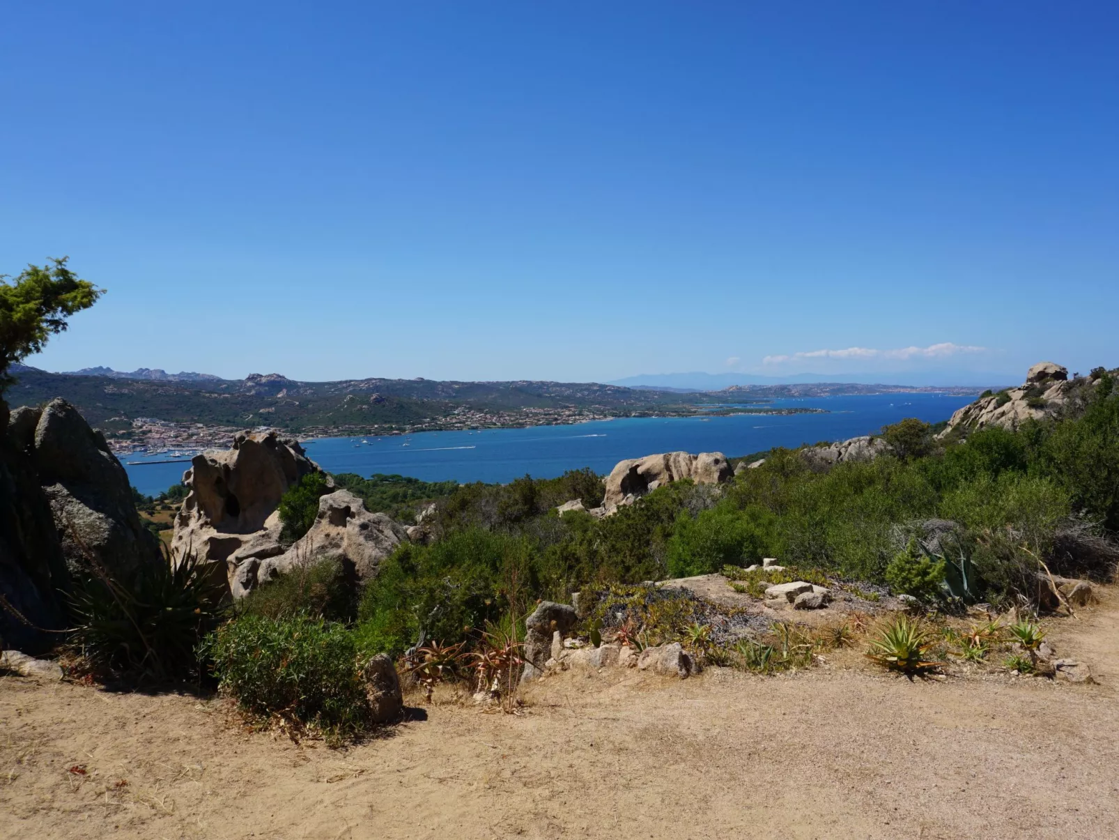 Für 4 Personen ca. 80 m&sup2; in Arzachena, Sardinien (Nordsardinien)-Buiten