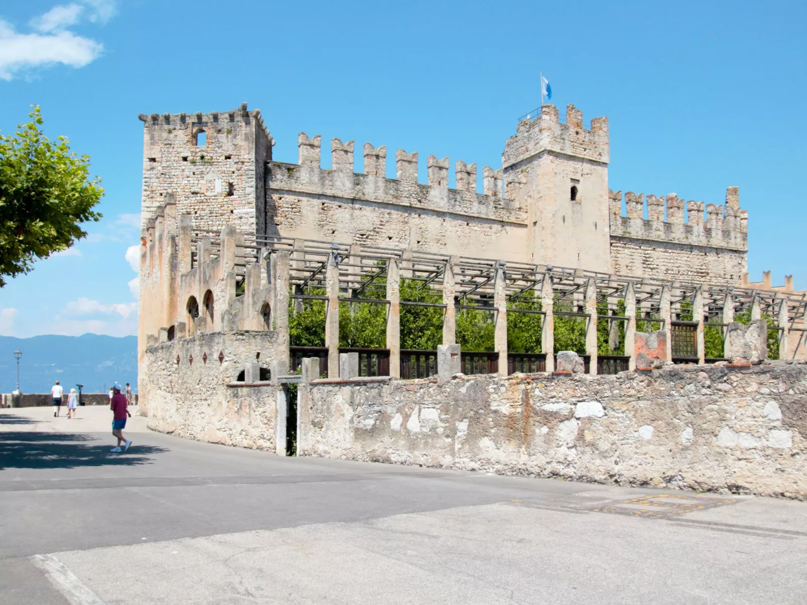 Flacher Sonnenuntergang-Omgeving