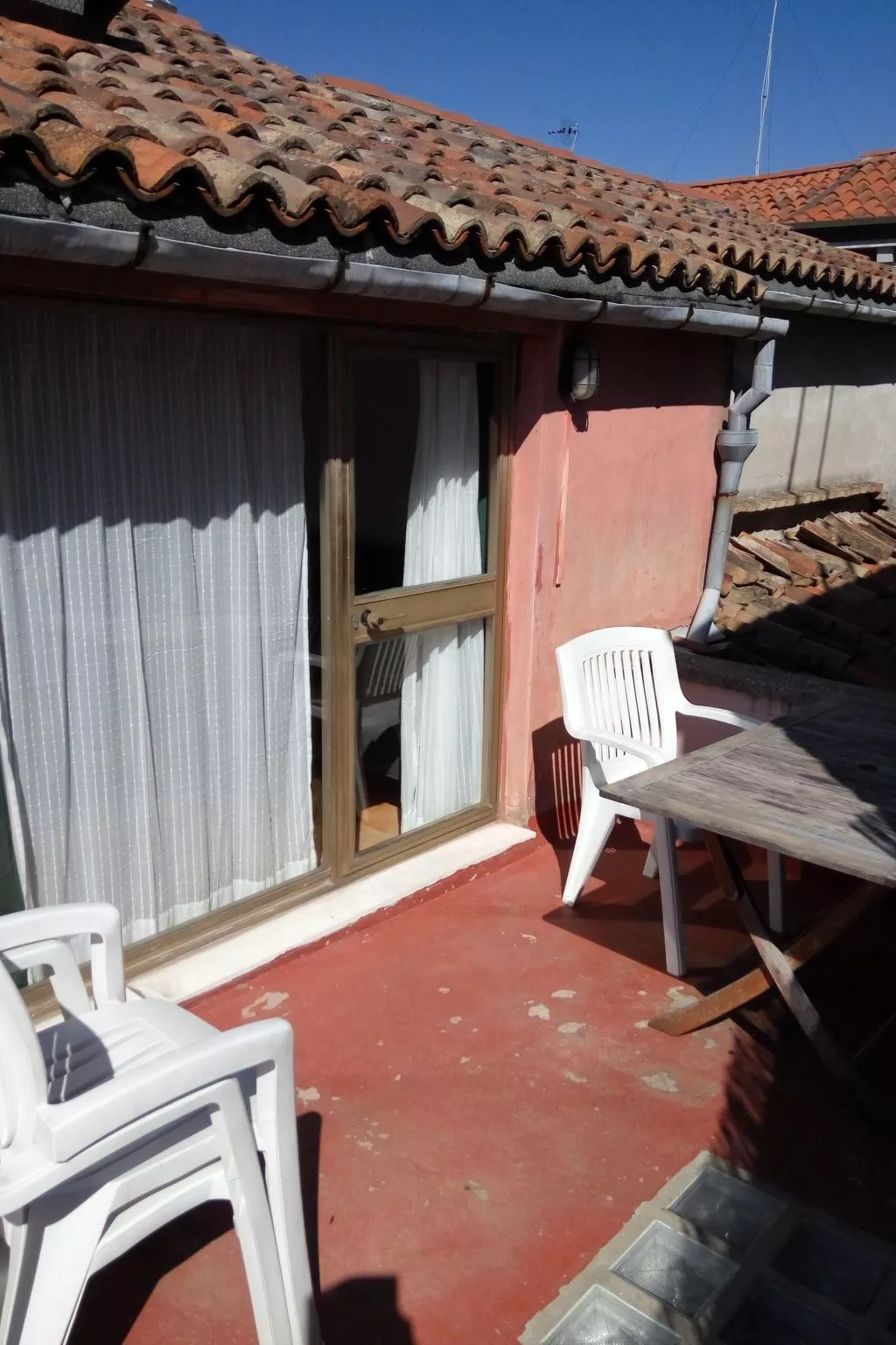 Zweijährige Terrassenwohnung-Buiten