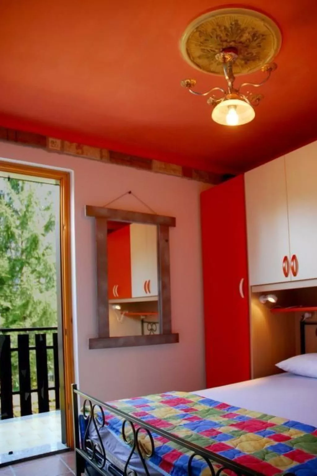 2-stöckige Wohnung mit privatem Gartenbereich-Binnen