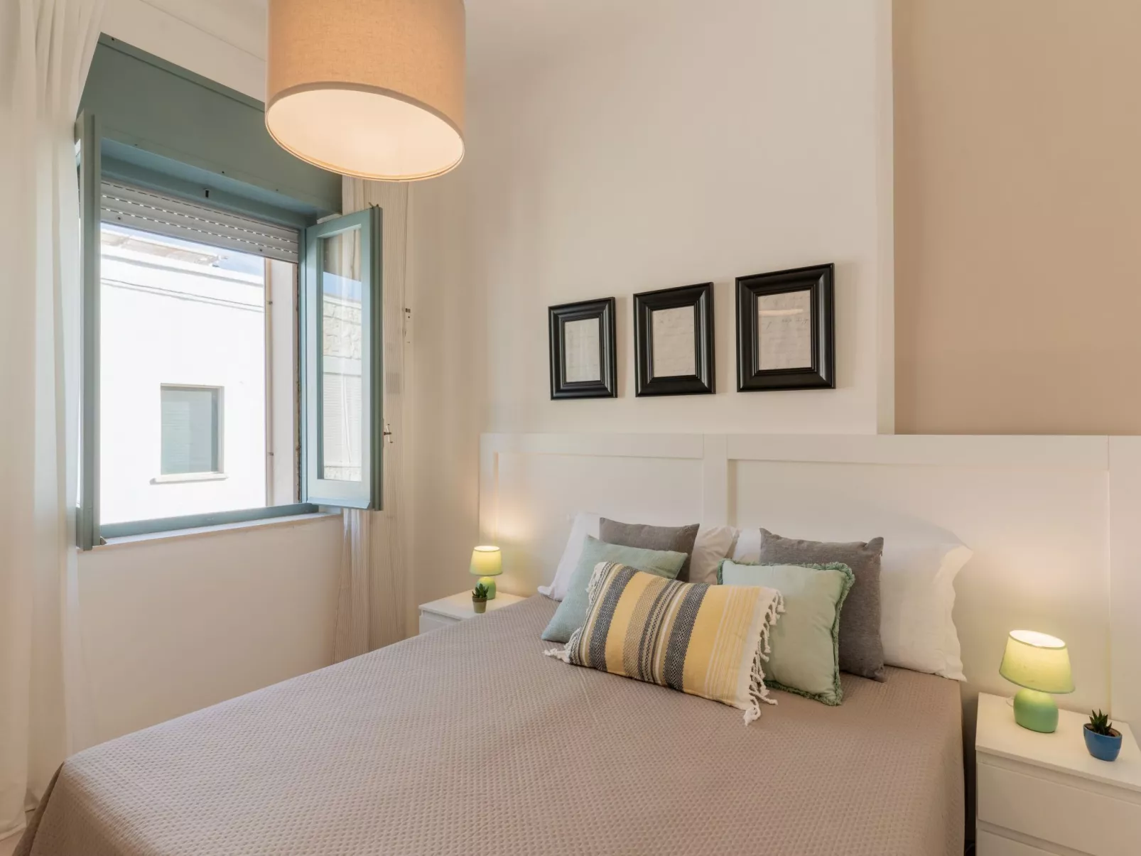 Olympus-Haus-Image-tags.info