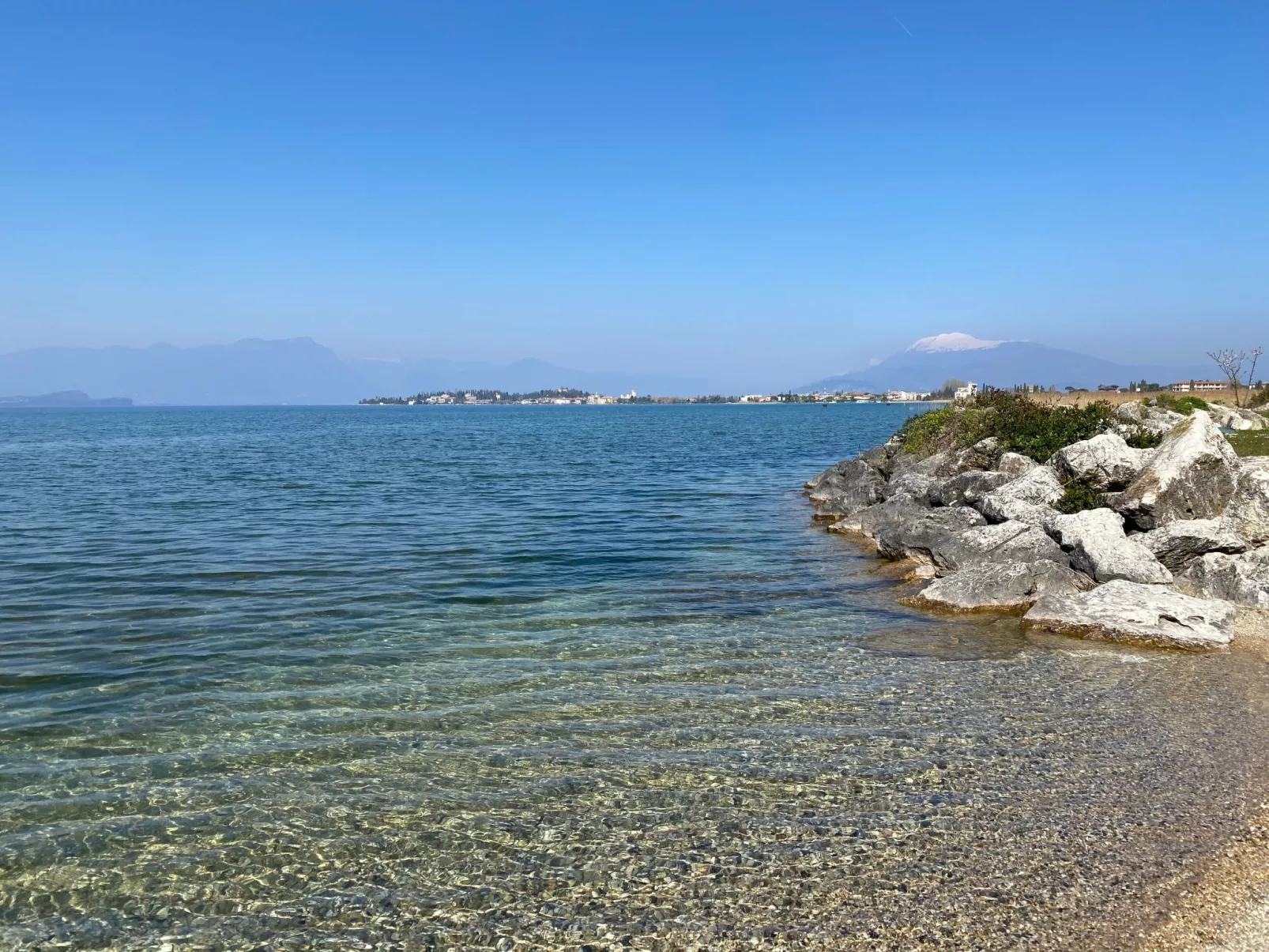 Schönes Studio-Apartment - Pool und Balkon-Buiten