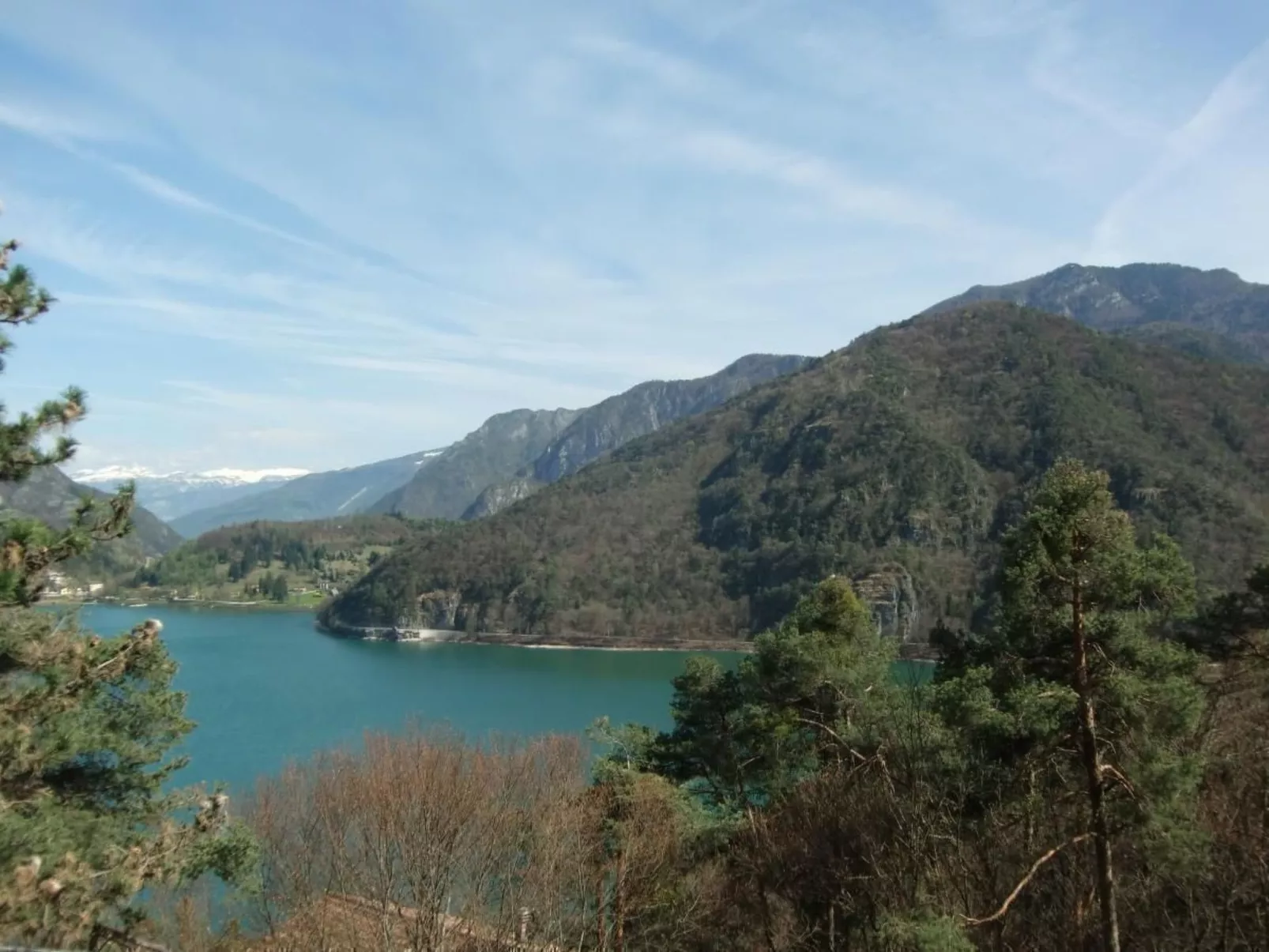 Wohnung im ersten Stock mit schönem Seeblick-Buiten