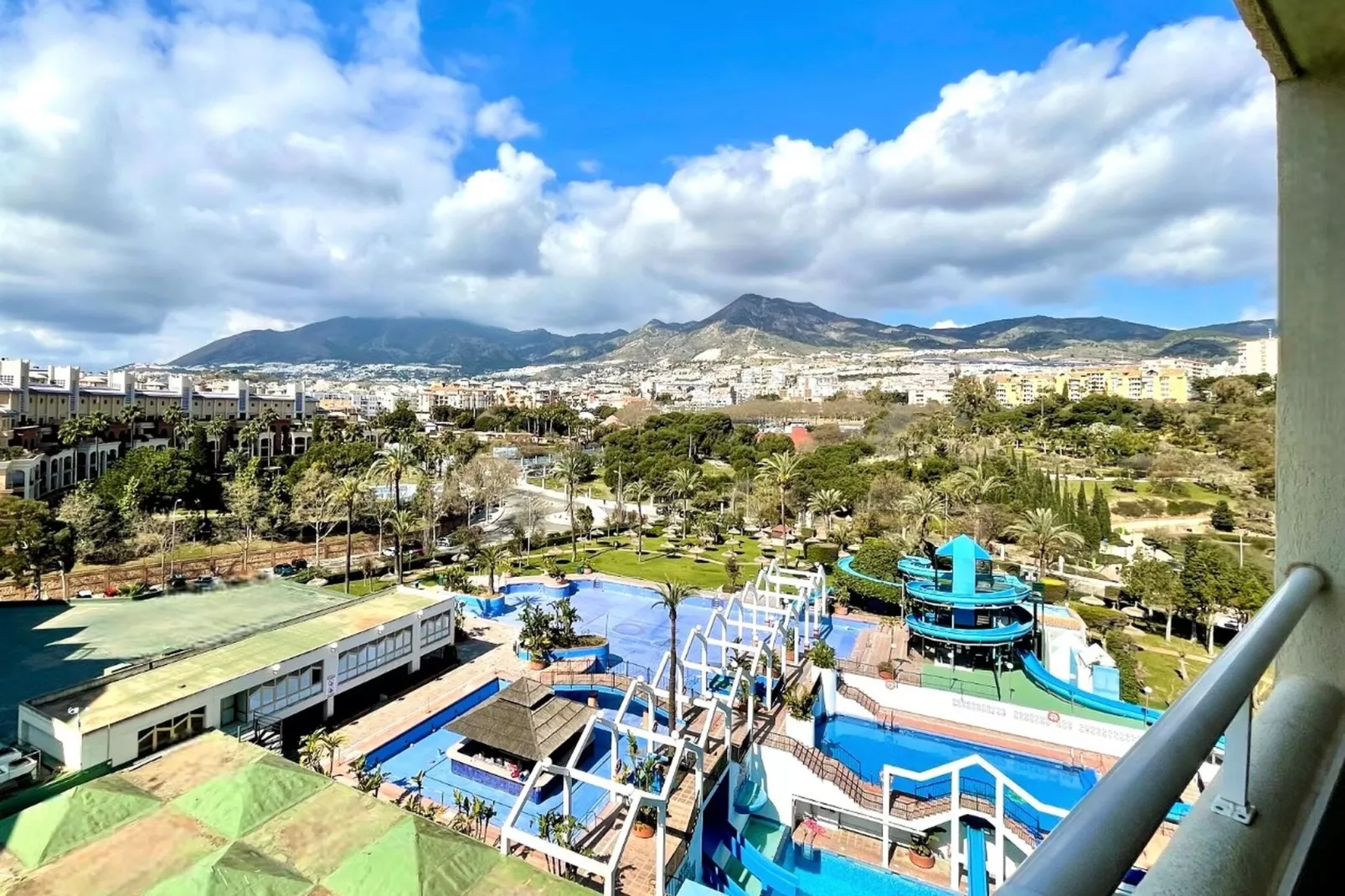 Apartamento con terraza panorámica en Playa Benalmádena-Uitzicht zomer