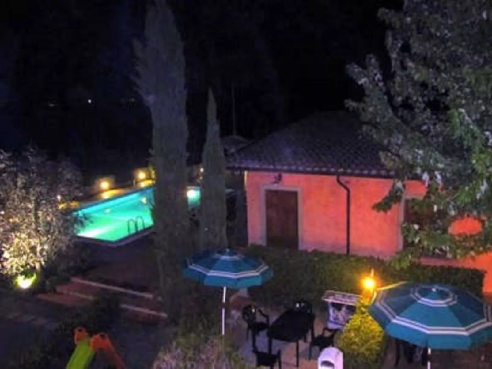 Anwesen mit Gemeinschaftspool-Buiten