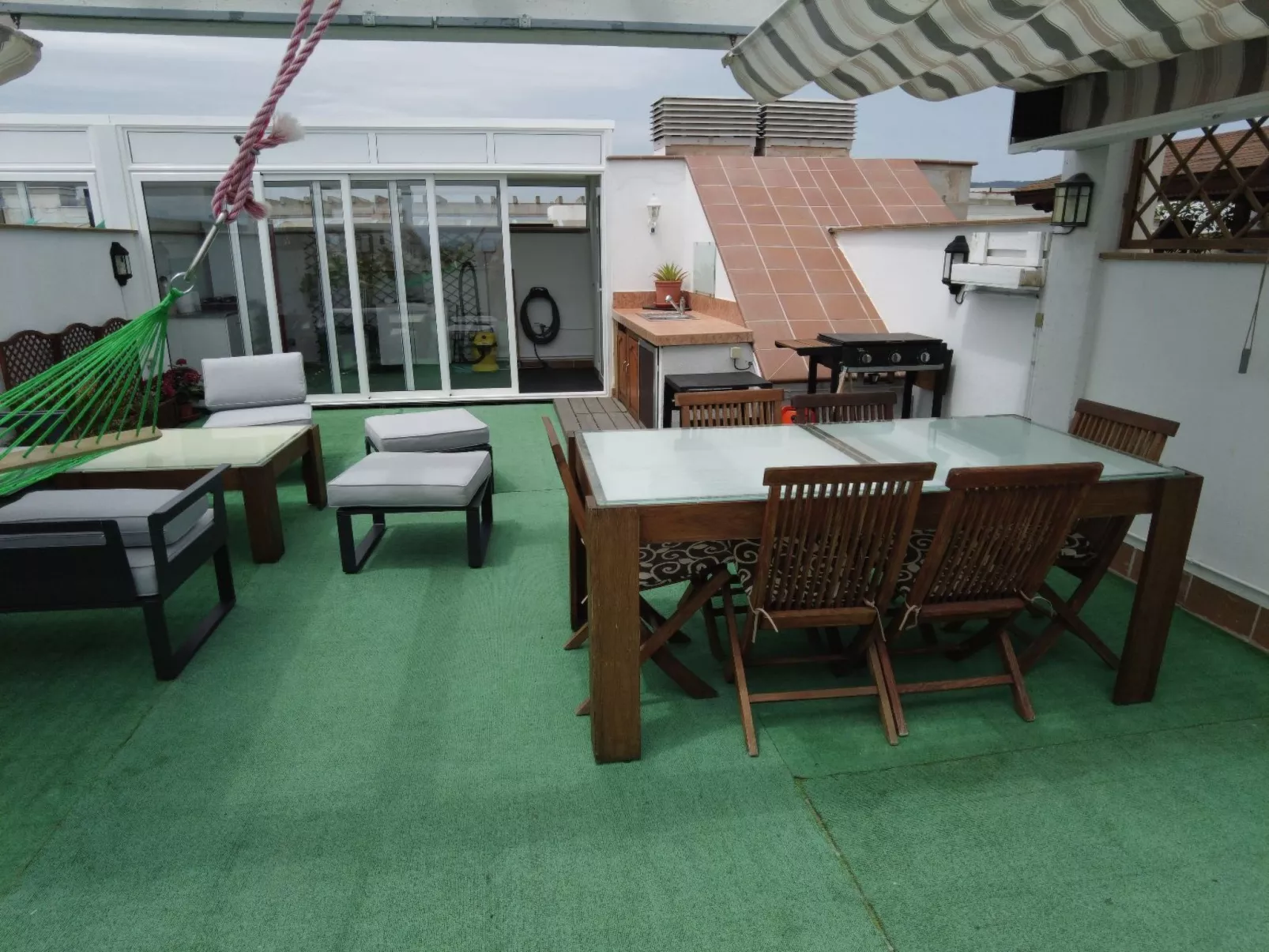 Appartement in Roses mit Grill, gemeinschaftlichem Pool und Terrasse