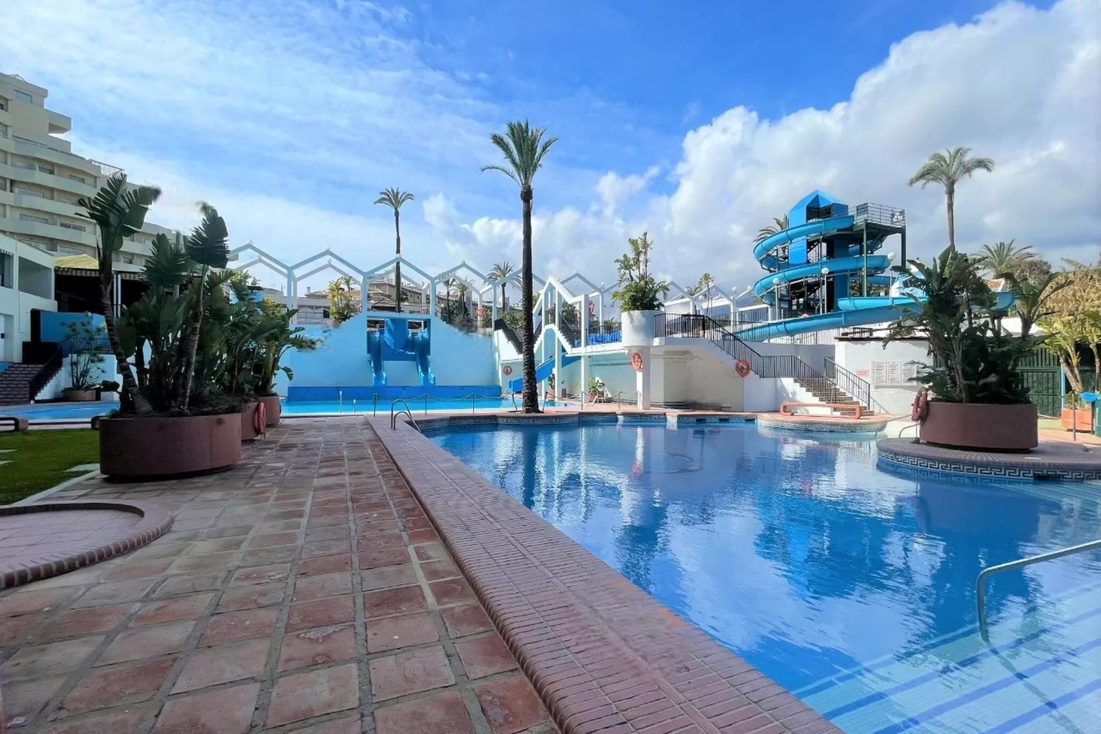 Apartamento con terraza panorámica en Playa Benalmádena-Zwembad