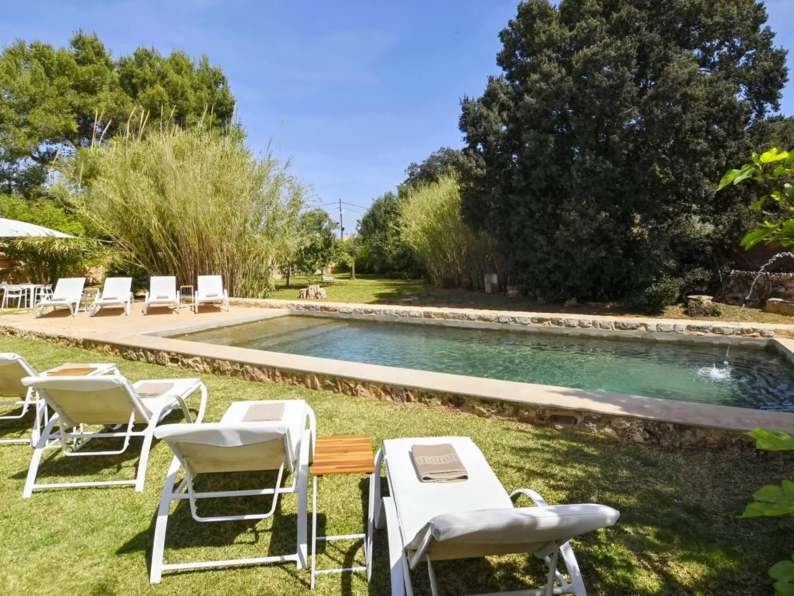 Luxuriöse Villa mit Pool und Klimaanlage für 8 Personen-Buiten