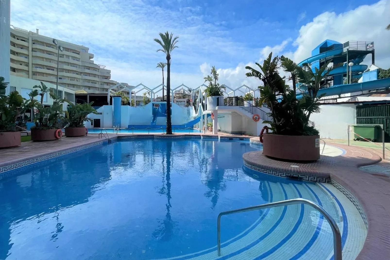 Apartamento con terraza panorámica en Playa Benalmádena-Zwembad