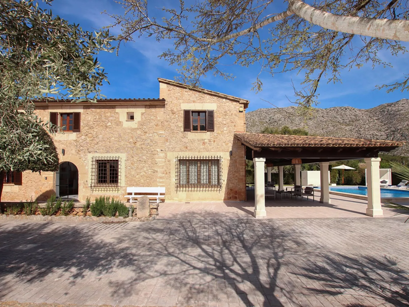 Beeindruckende große Villa in der Nähe von Cala San Vicente-Image-tags.info