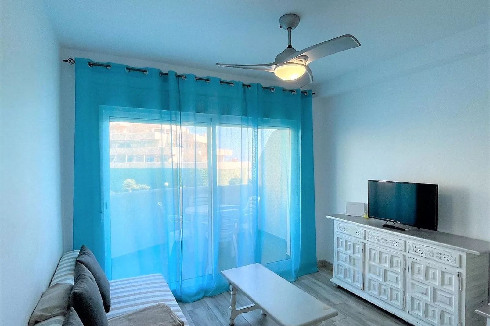 Apartamento con terraza y vistas a playa Benalmádena