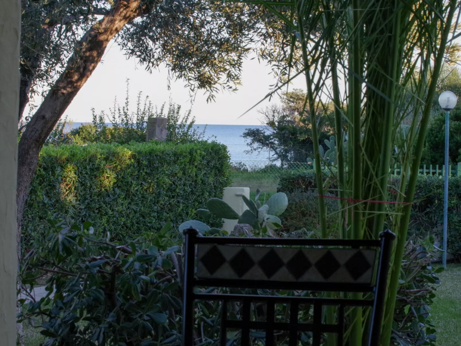 Schöne, neu renovierte Villa direkt am Strand in Costa Rei-Buiten