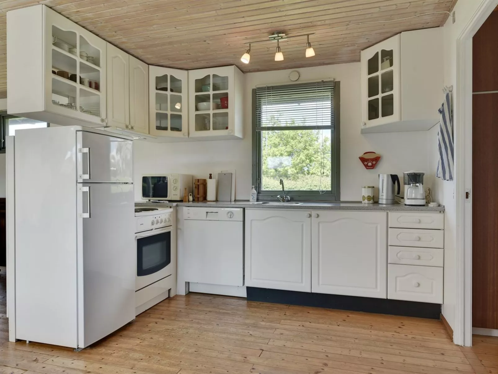 "Rise" - 250m from the sea-Binnen