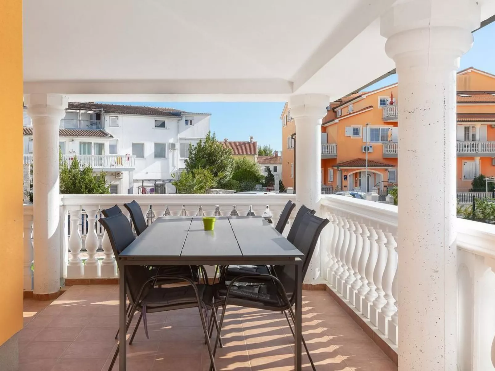 Charmante Ferienwohnung in Medulin mit Grill, Terrasse und Garten-Buiten