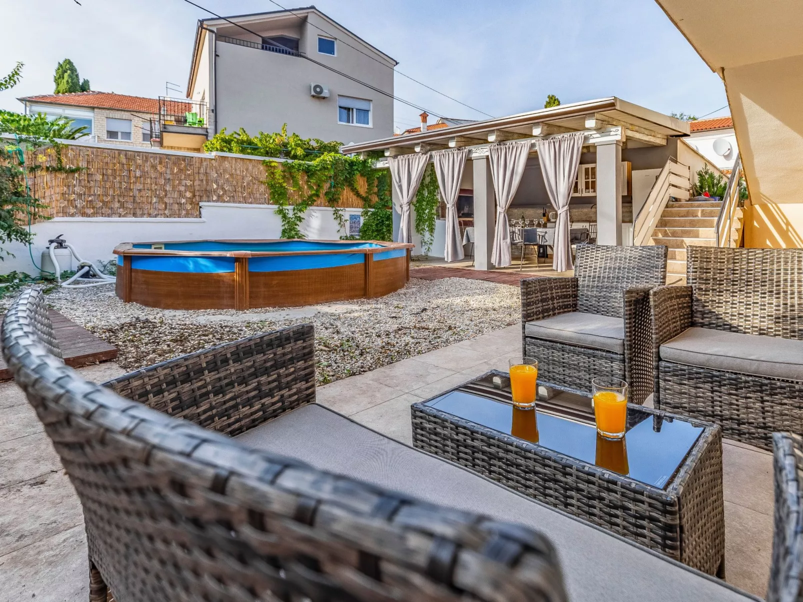 Villa Agneza mit Garten, Pool und Pavillon-Binnen