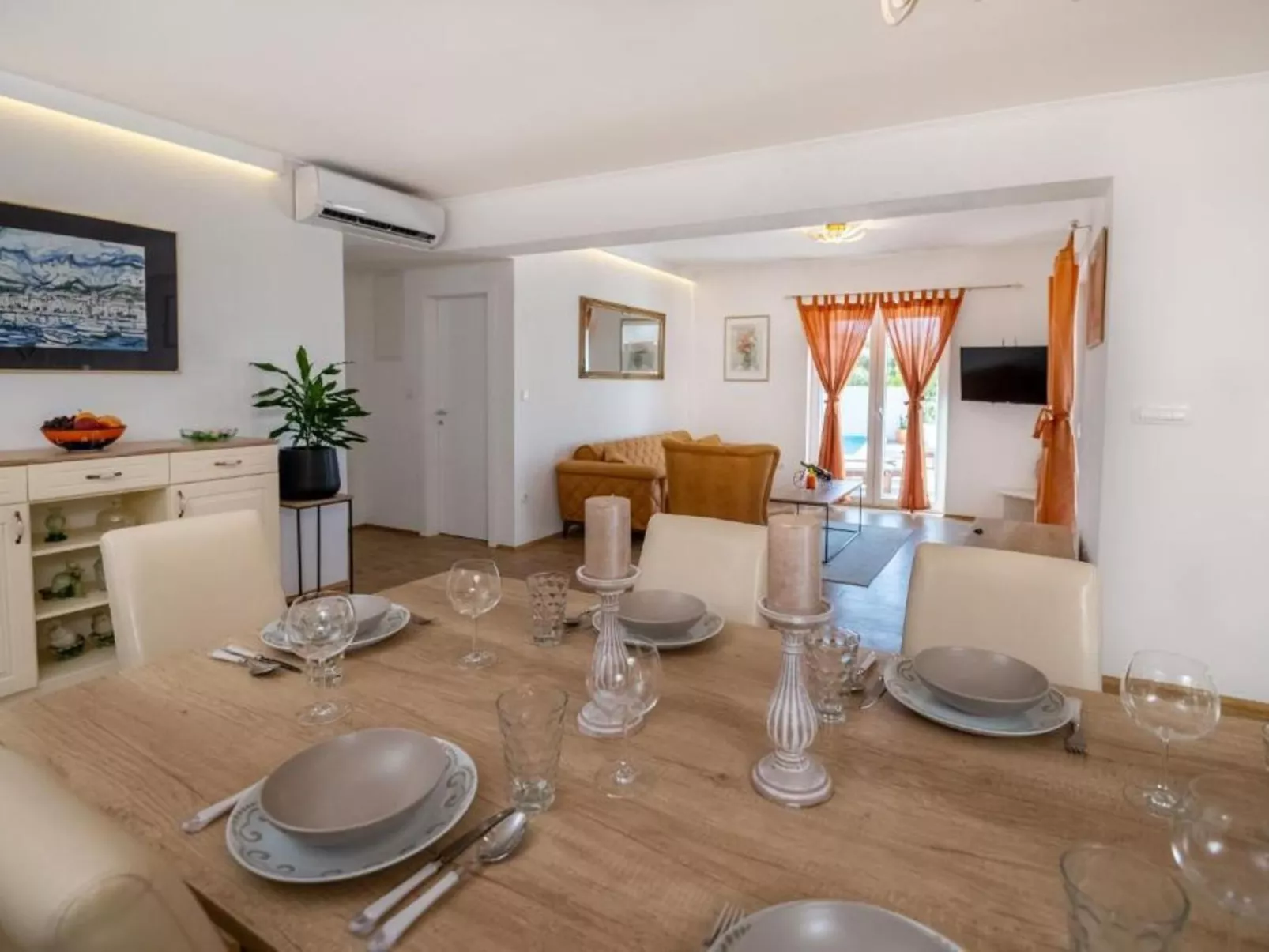 "Paola" mit eigenem Pool-Binnen