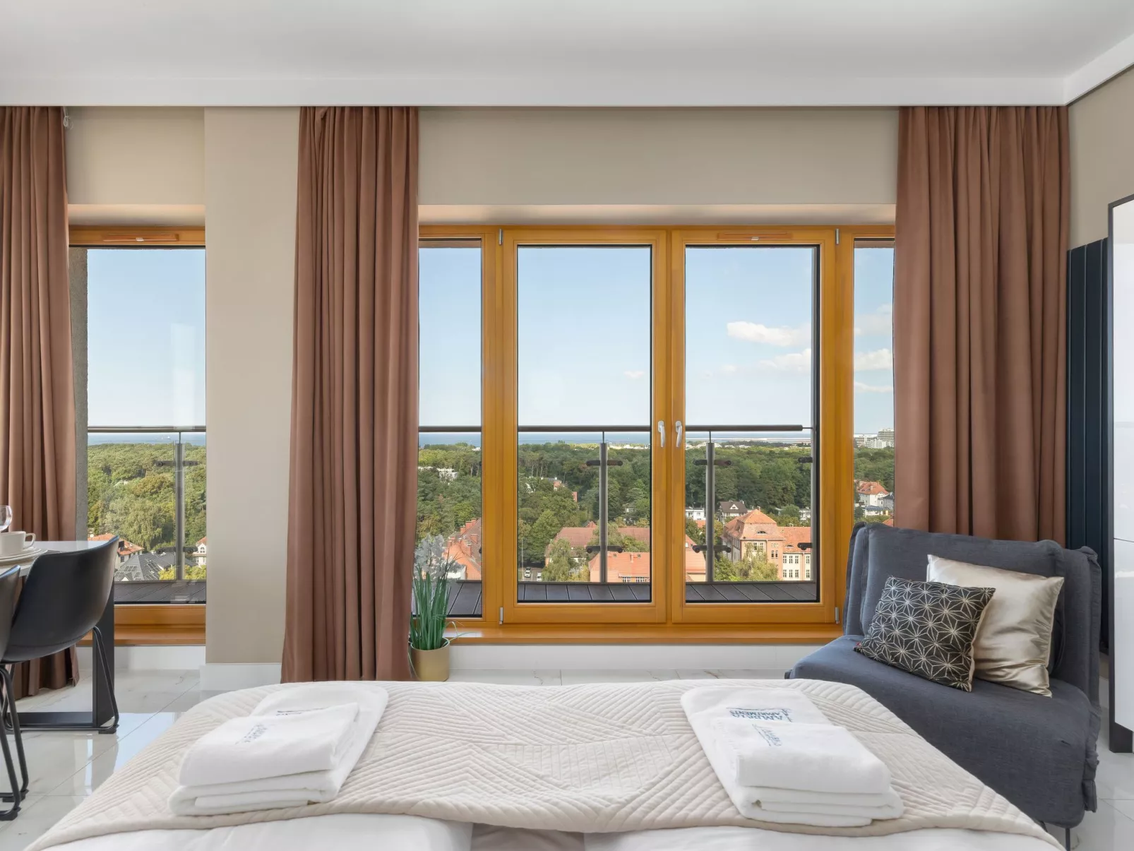 "Platan Tower 114" - Binnen