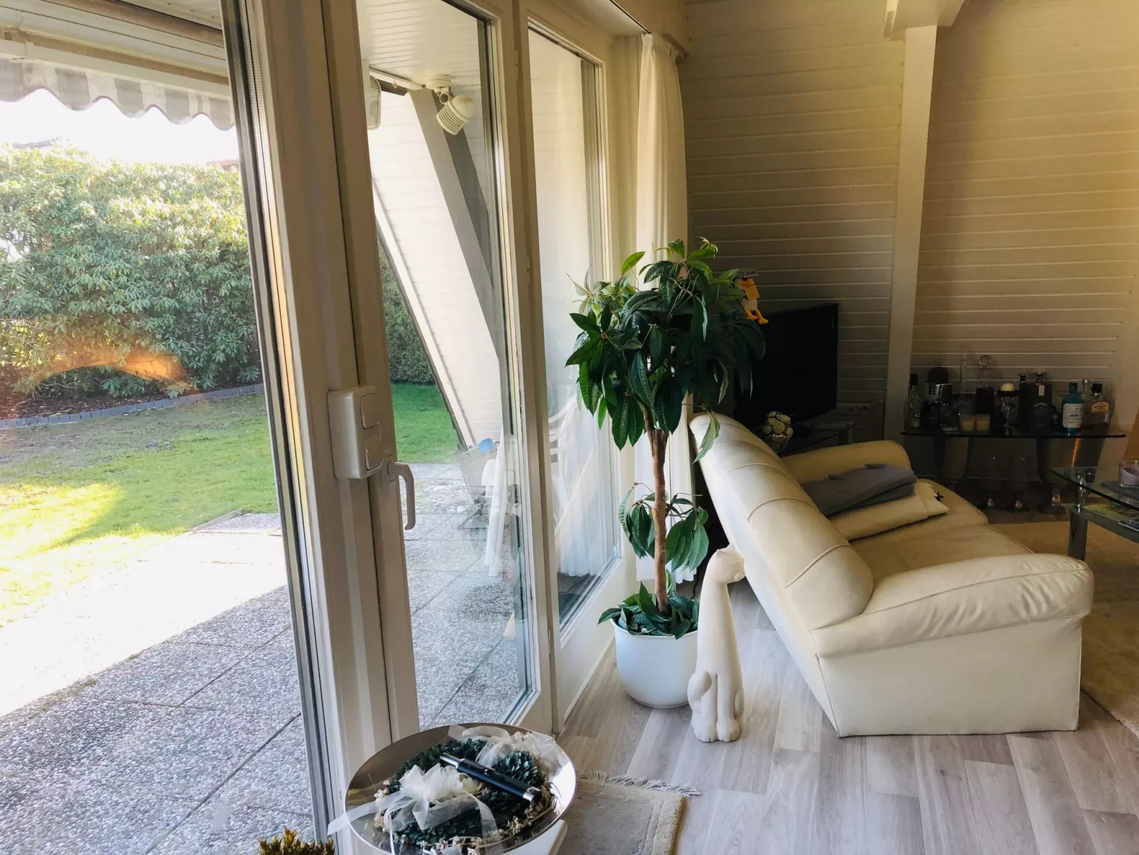 Nurdachhaus in Burhave mit Garten-Image-tags.info