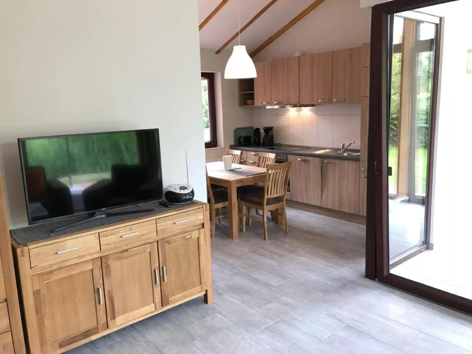 E17 Ferienhaus mit Wintergarten und Terrasse-Binnen