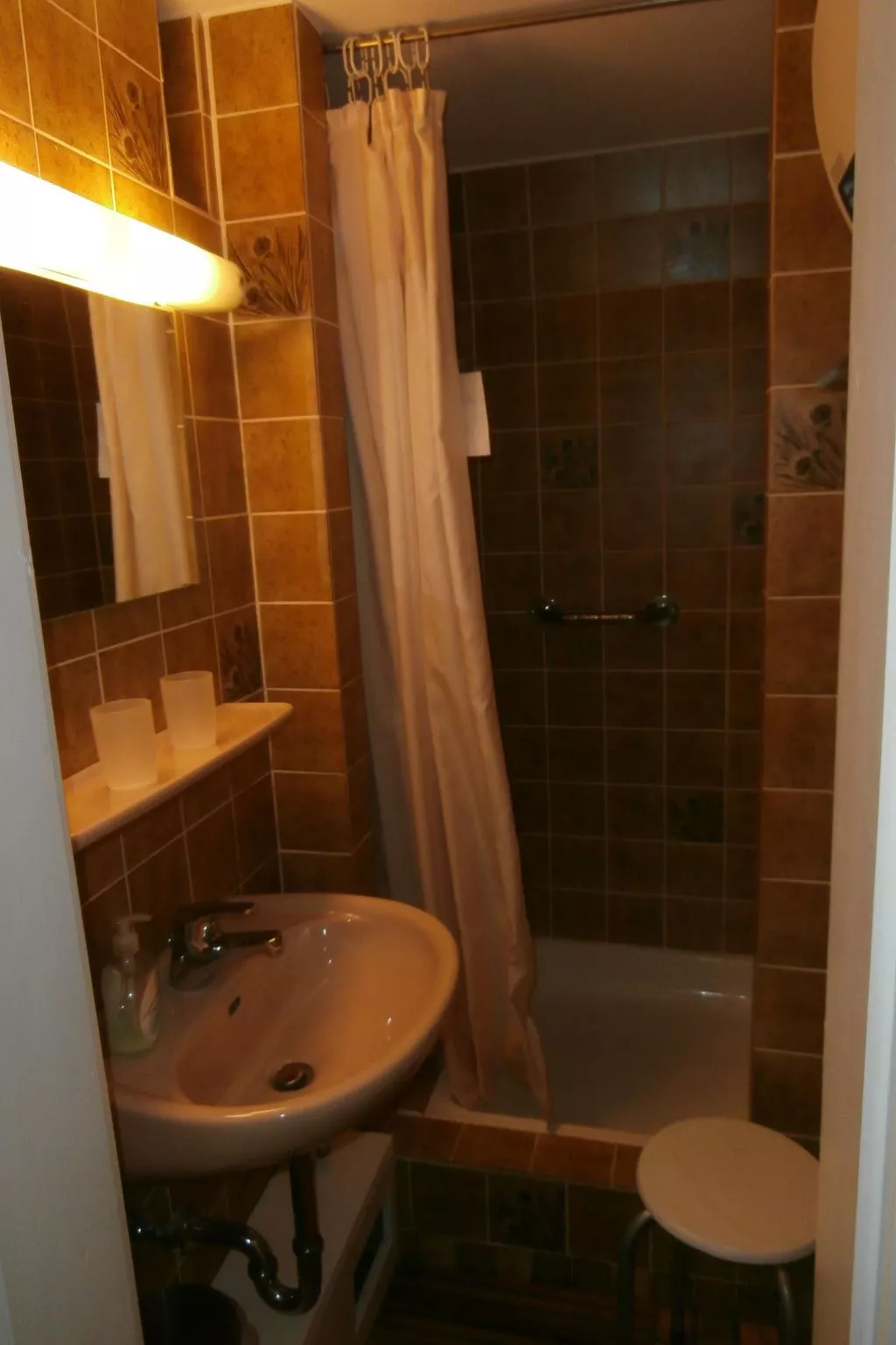 Uriges Ferienhaus mit Garten und Grill-Binnen