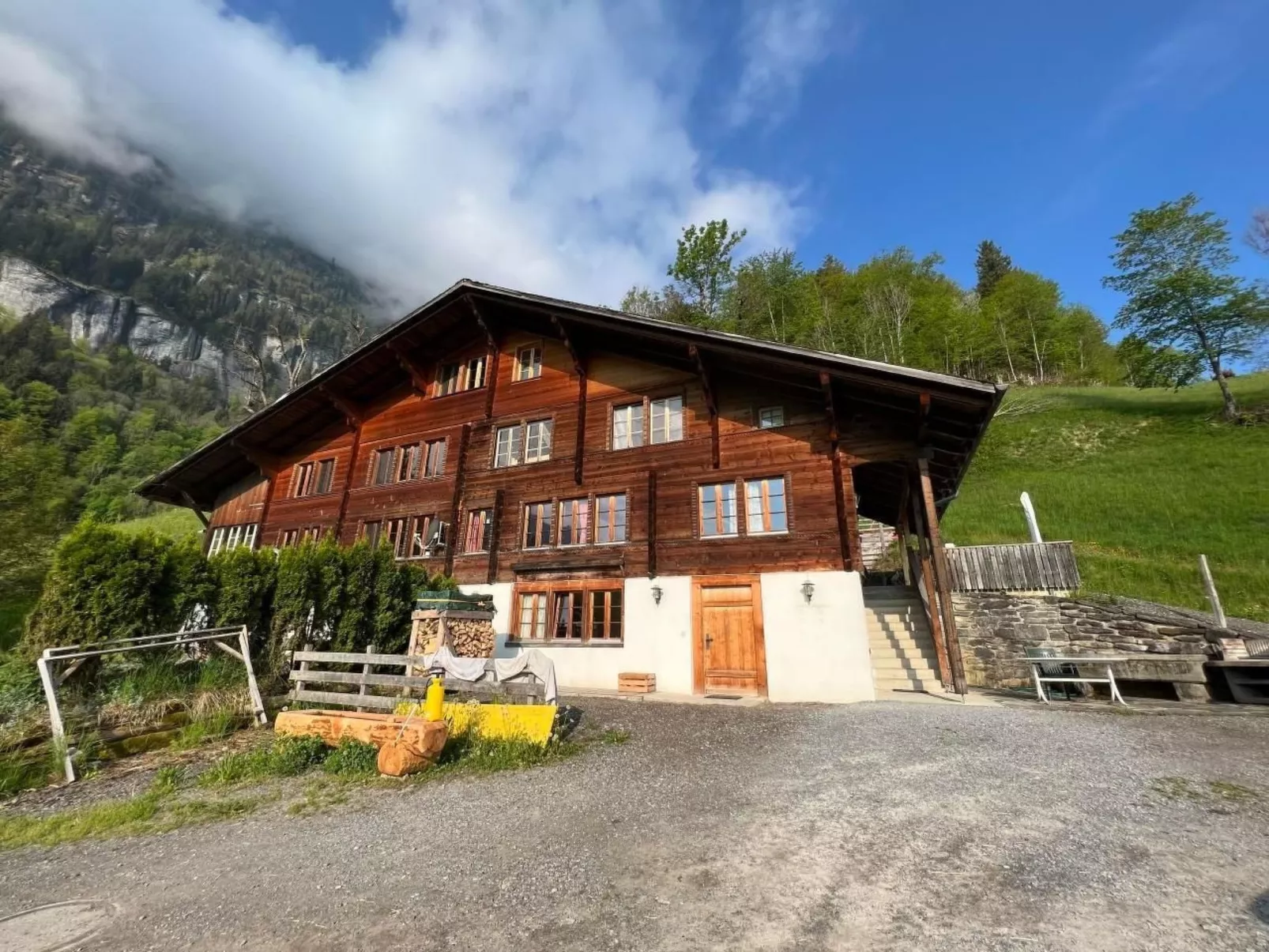 House in the Clouds-Buiten