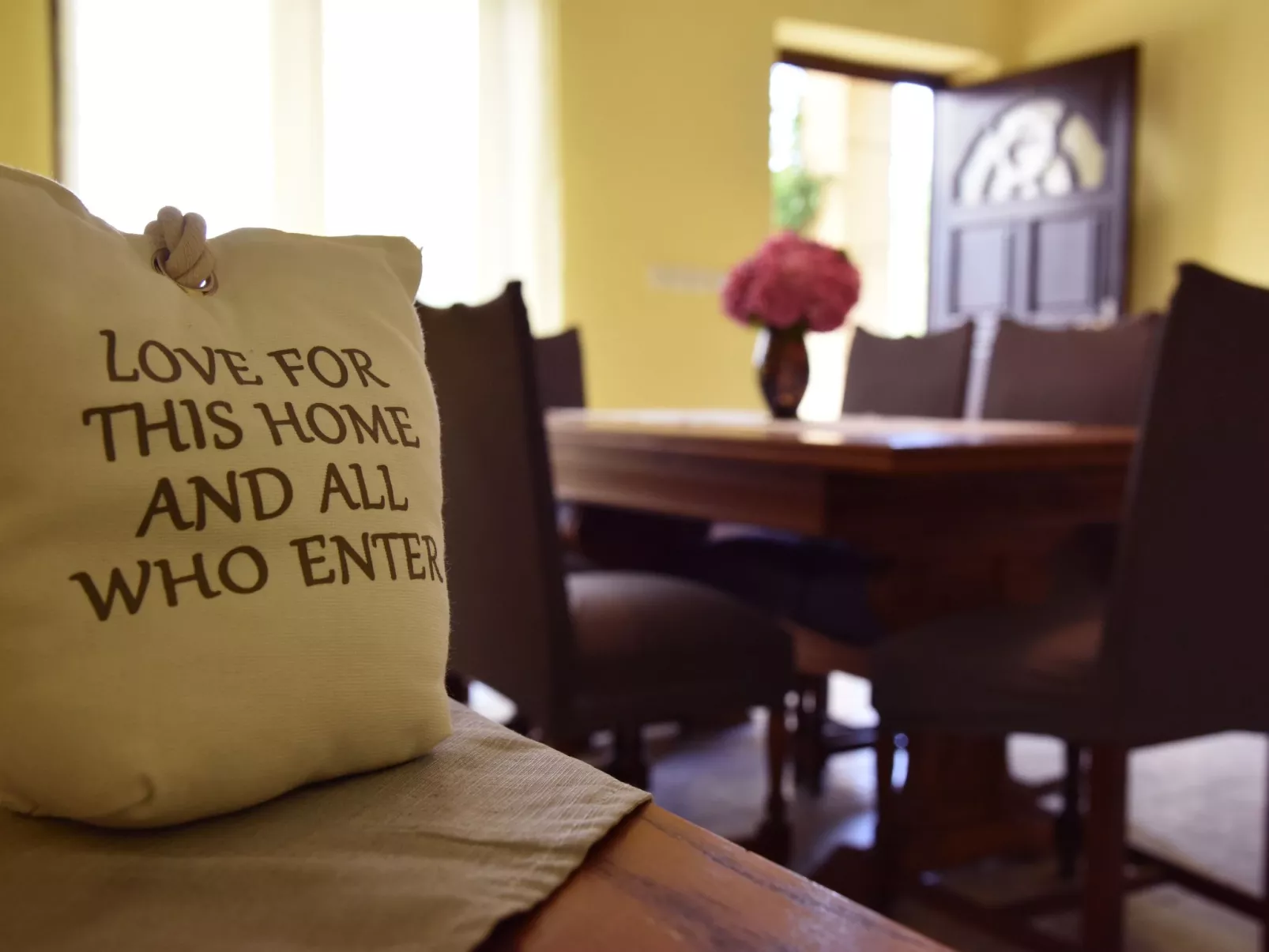 Hütte mit Garten, Grill und Terrasse-Buiten